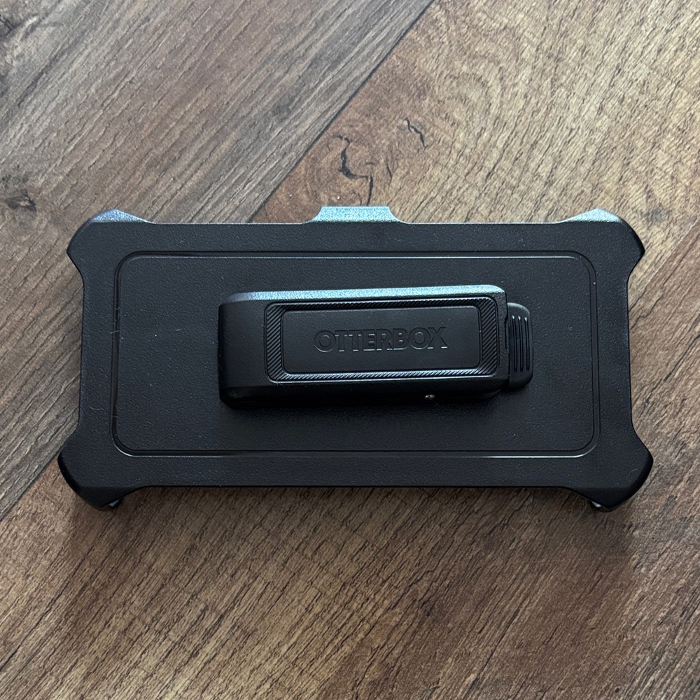OtterBox iPhone 15 black clip case holder NEW